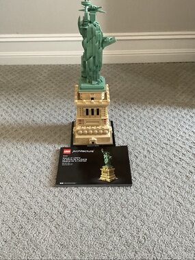 LEGO Statue of Liberty Sculpture - Green and Tan